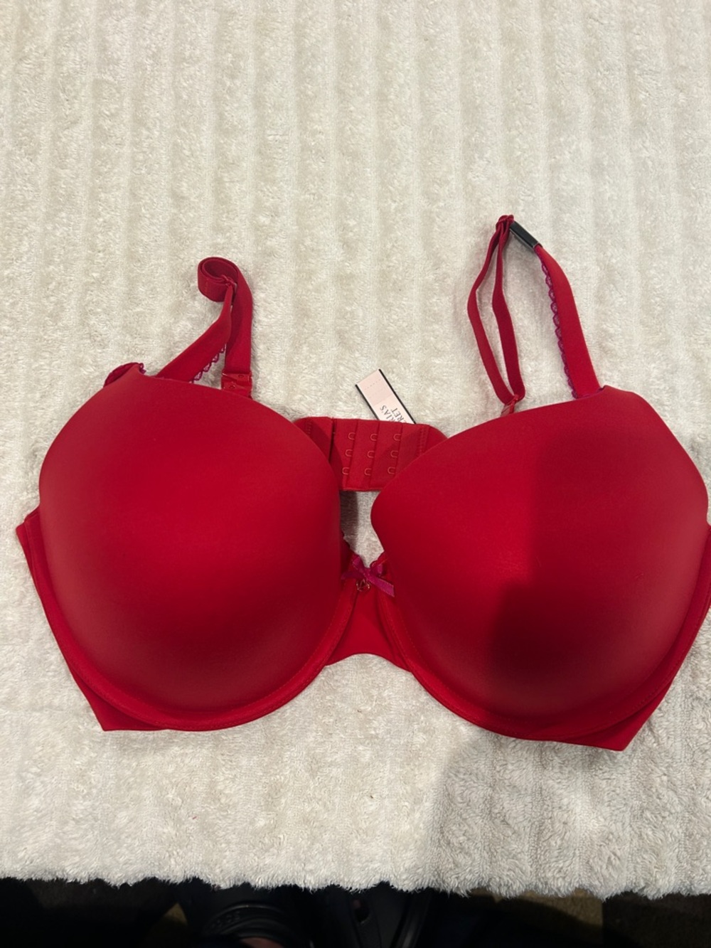 Victoria's Secret Body by Victoria Perfect Shape Padded, Underwire. Red. NWT
